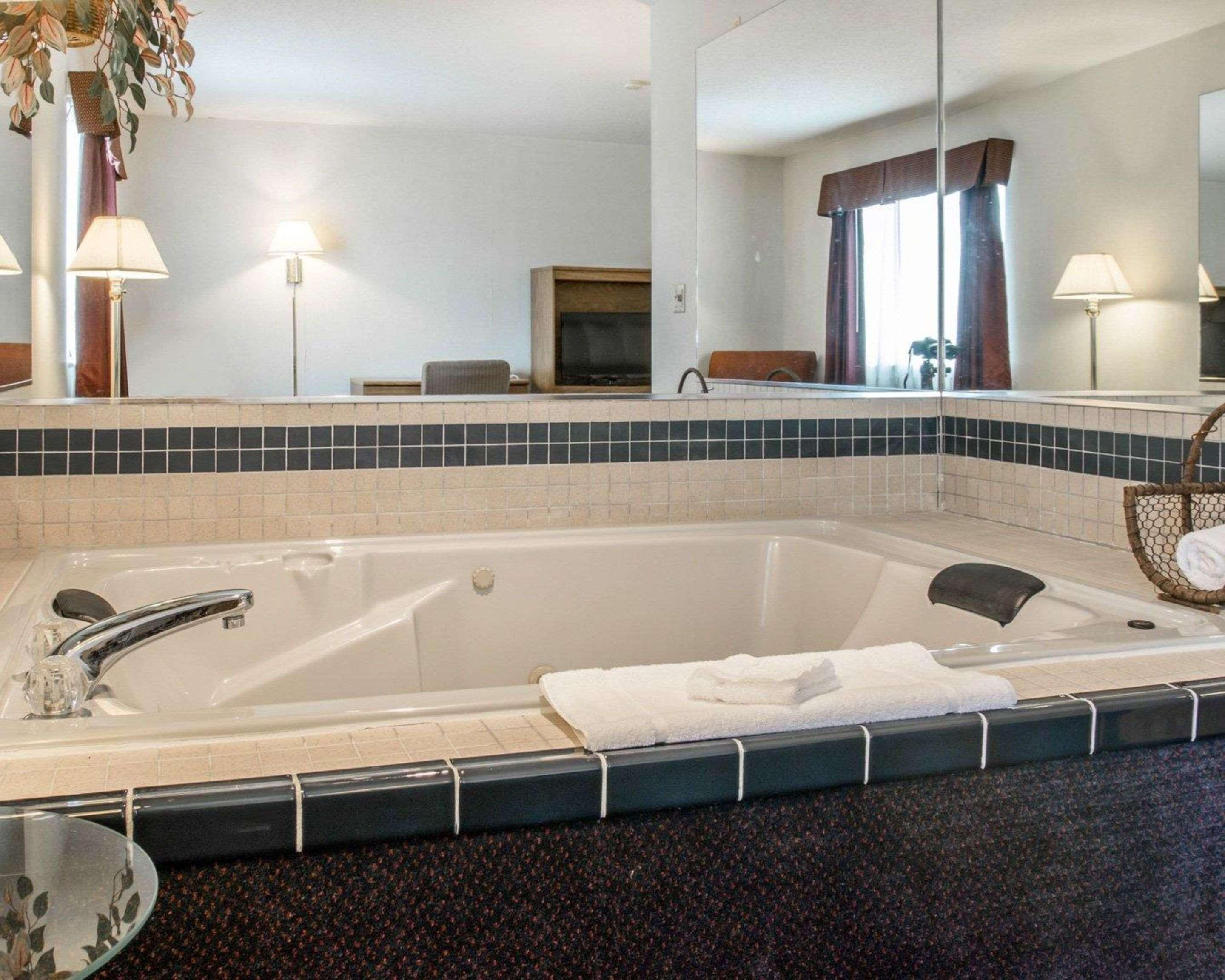 Quality Inn Hudsonville South Ngoại thất bức ảnh